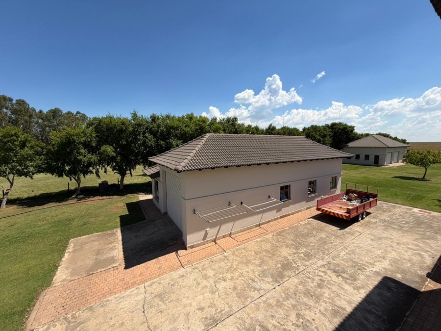 7 Bedroom Property for Sale in Oranjeville Free State